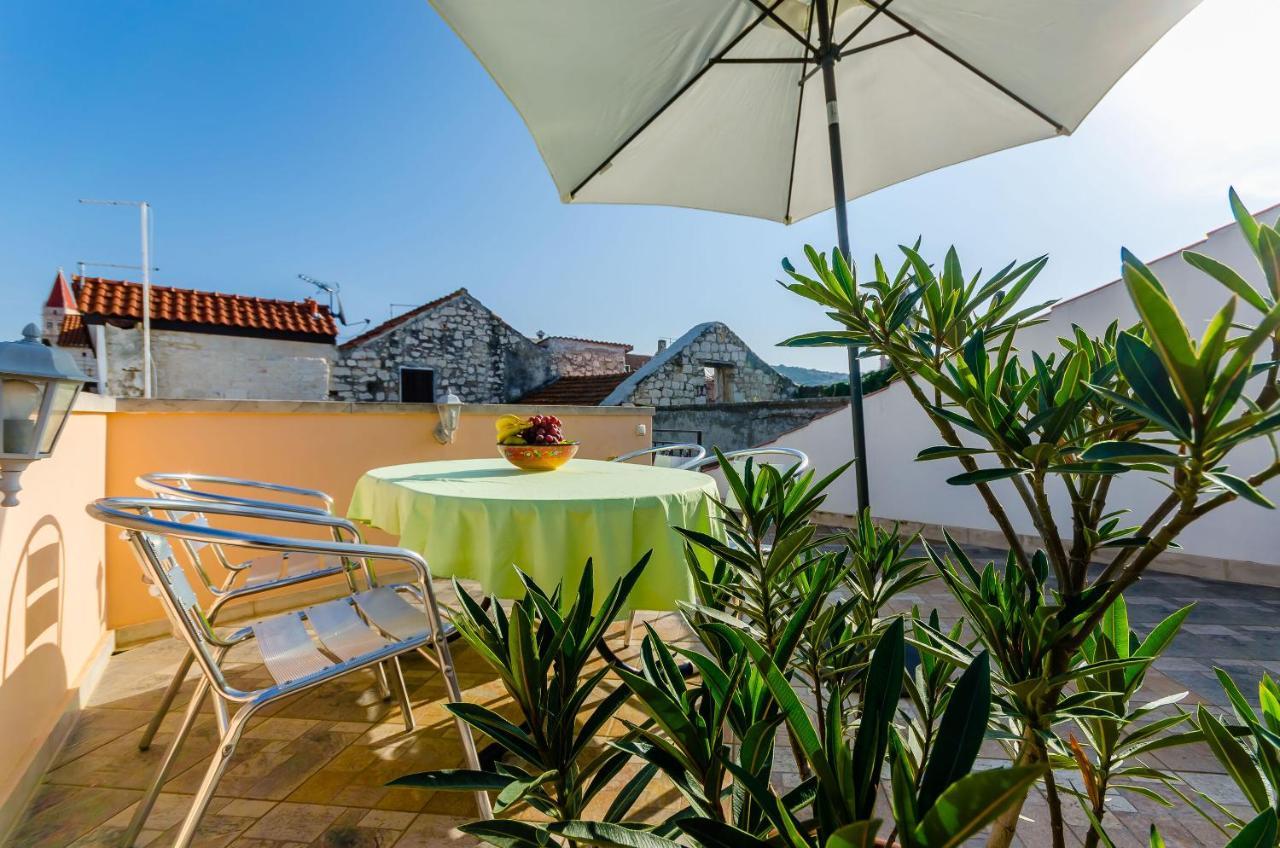 Apartments Old Town Trogir Bagian luar foto
