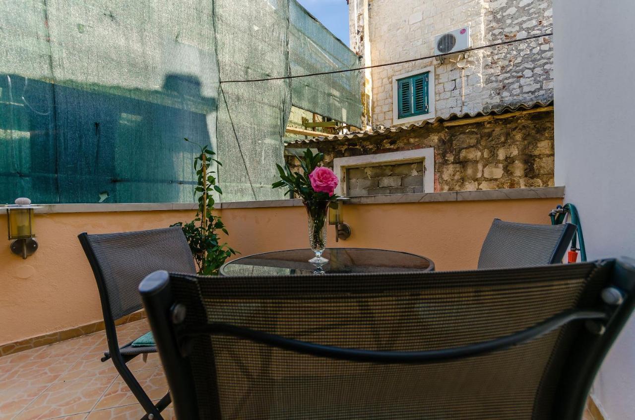 Apartments Old Town Trogir Bagian luar foto